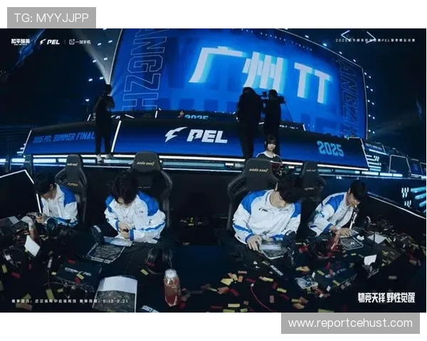 《2025年全球电竞大赛开赛在即 新兴战队崭露头角》