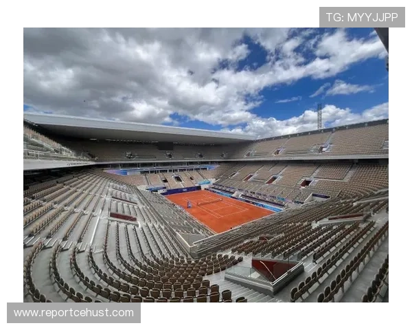 罗兰加洛斯红土球场的传奇历史与网球盛宴全面解析 罗兰加洛斯红土球场的传奇历史与网球盛宴全面解析