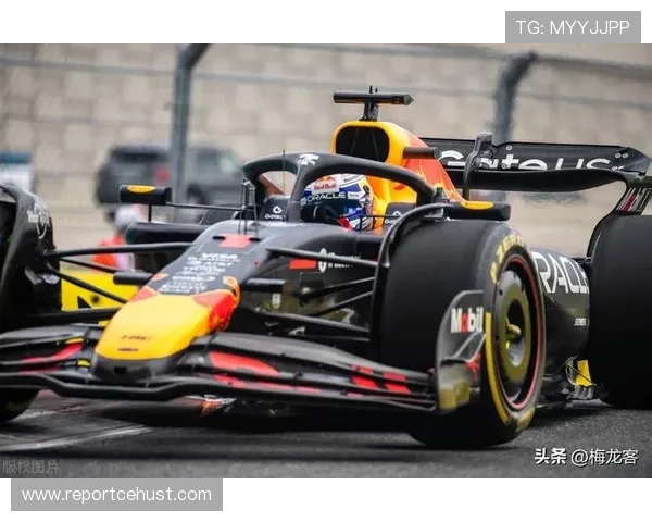 F1车队最新动态:梅赛德斯与红牛赛季策略调整引发热议 F1车队最新动态:梅赛德斯与红牛赛季策略调整引发热议