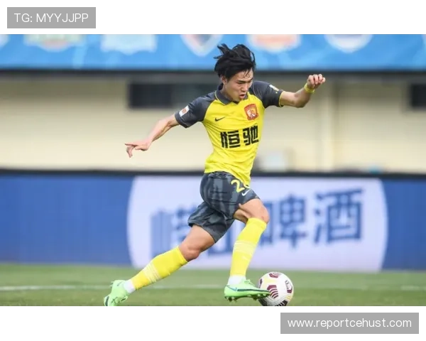 中国足球新星崛起,年仅18岁小将闪耀亚洲杯,未来可期 中国足球新星崛起,年仅18岁小将闪耀亚洲杯,未来可期