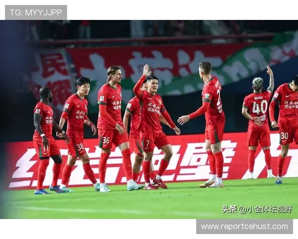 国足新帅亮相集训开启冲击世界杯征程引发全国球迷持续热议关注