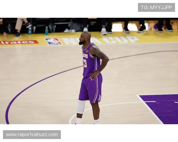 詹姆斯携手戴维斯带领湖人逆袭勇士 揭秘季后赛对决背后的战术博弈 詹姆斯携手戴维斯带领湖人逆袭勇士 揭秘季后赛对决背后的战术博弈