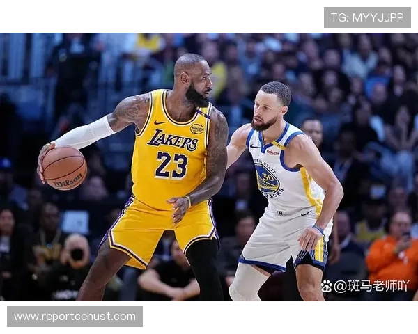 詹姆斯领衔湖人迎战勇士，季前赛精彩对决引发球迷热议